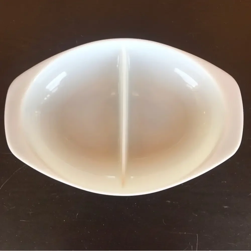 Vintage PYREX Oval 1.5Q Divided Casserole Dish Milk Glass #1063